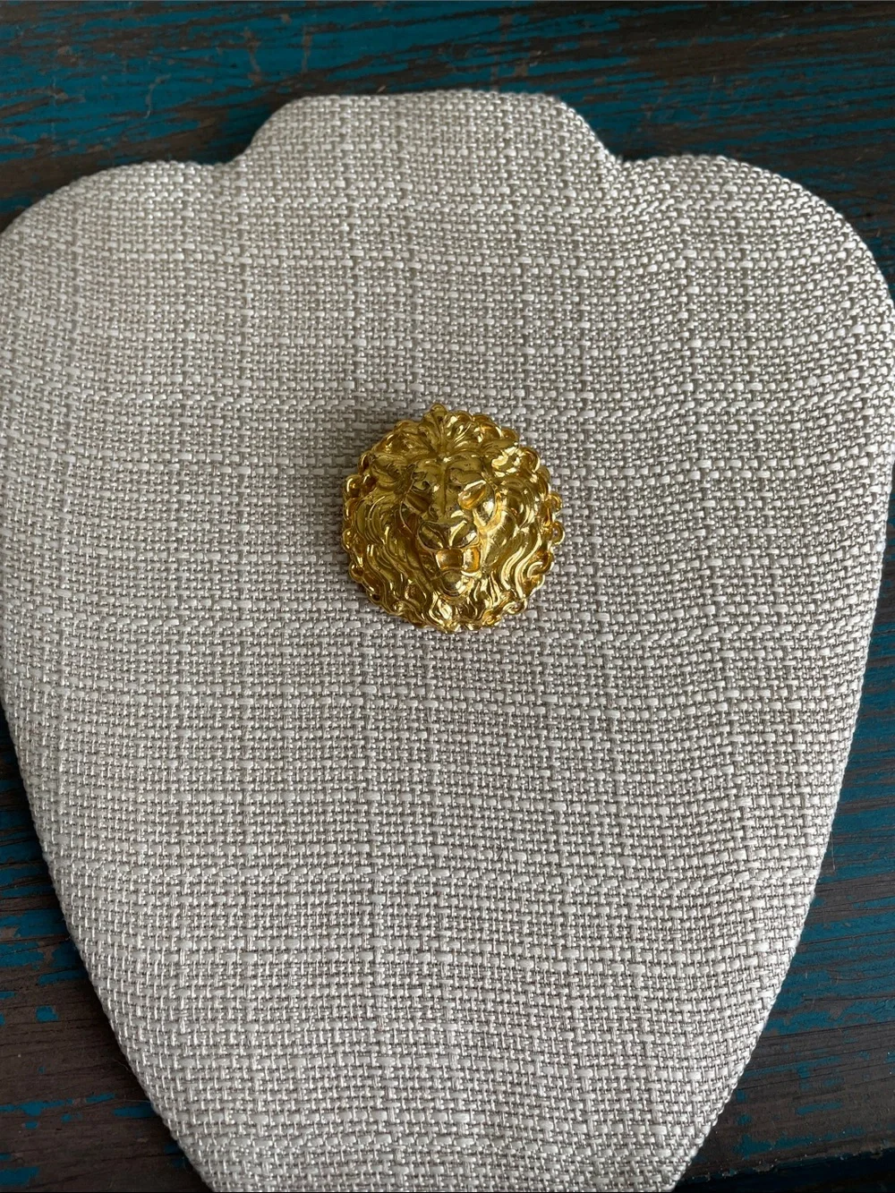 Anne Klein Lion head Brooch Gold finish 3D Pin Vintage rare women’s jewelry